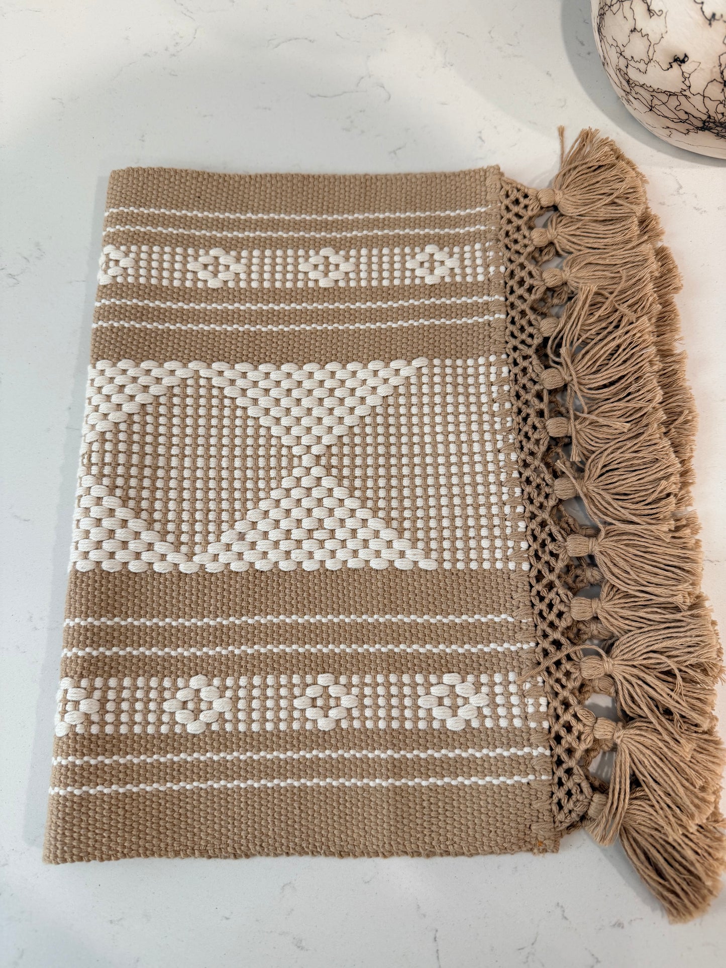 Waist loom placemat (light brown/white)