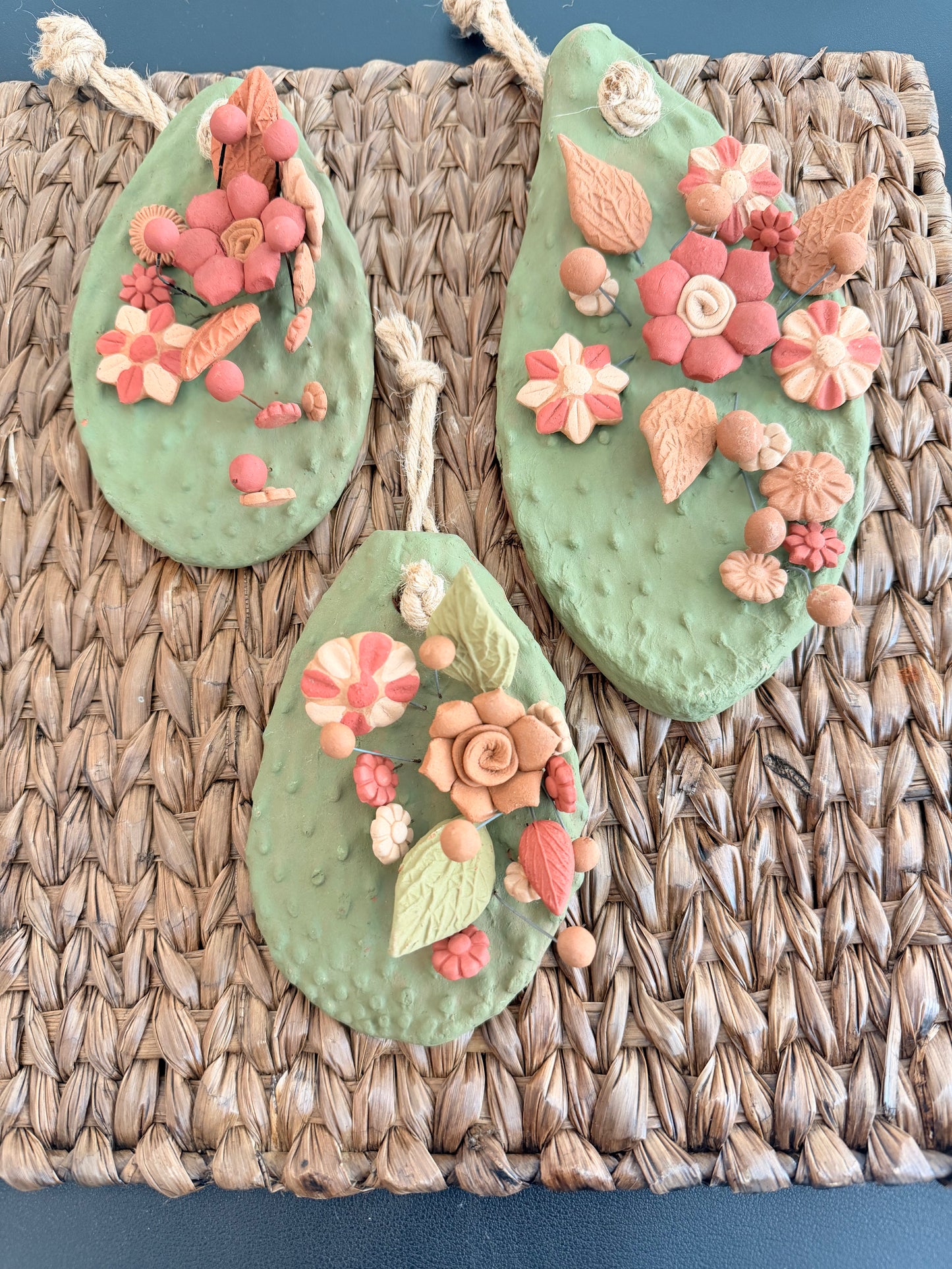 PRE ORDER Green Cactus de barro set of 3