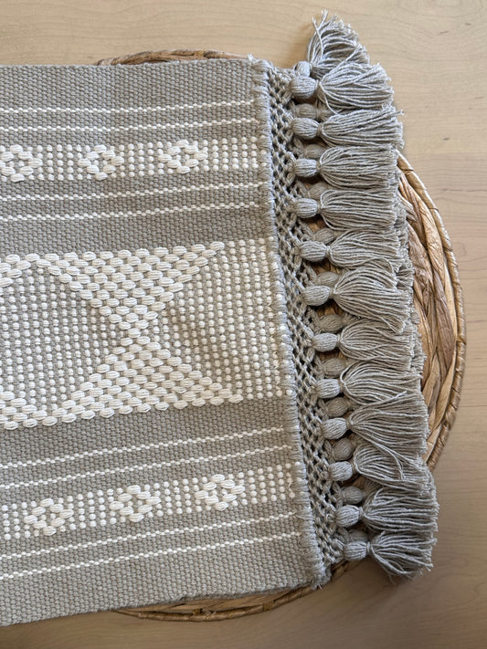 Waist loom placemat (gray)