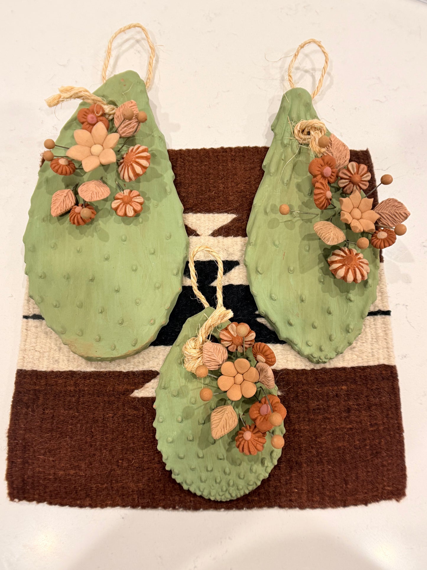 PRE ORDER Green Cactus de barro set of 3