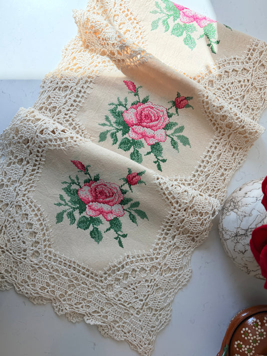 Crochet Table runner rose (mi abuelita collection)