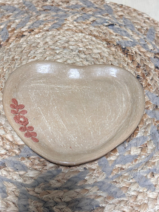Plato bordado natural  / Heart filigrana plate