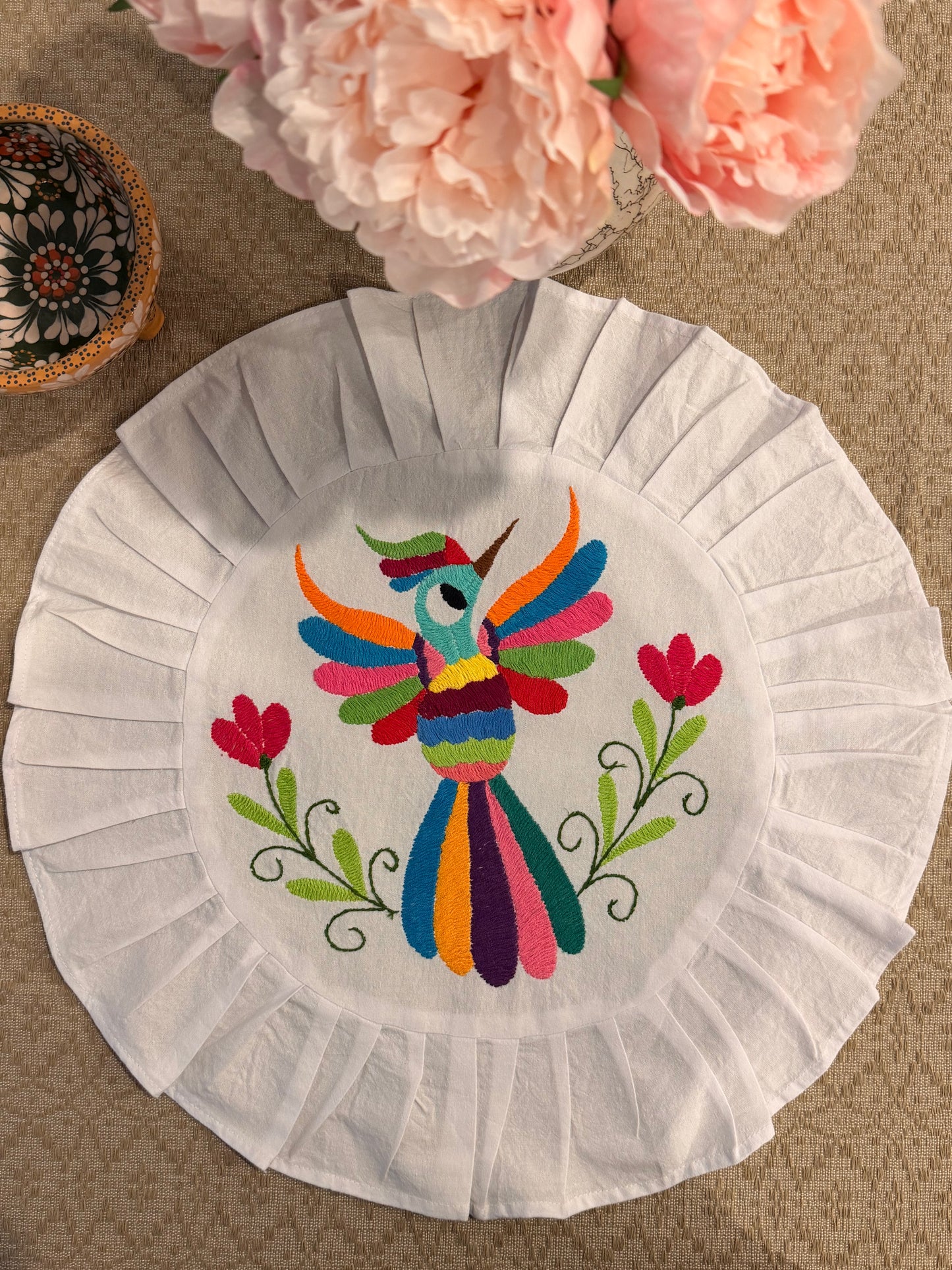 Colores Round embroidered table accent