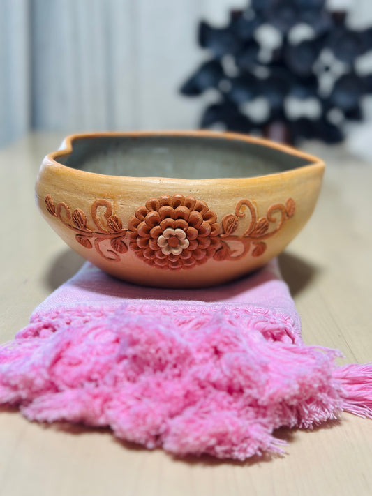 Large Tazon Corazon bordado natural /Large Heart bowl natural
