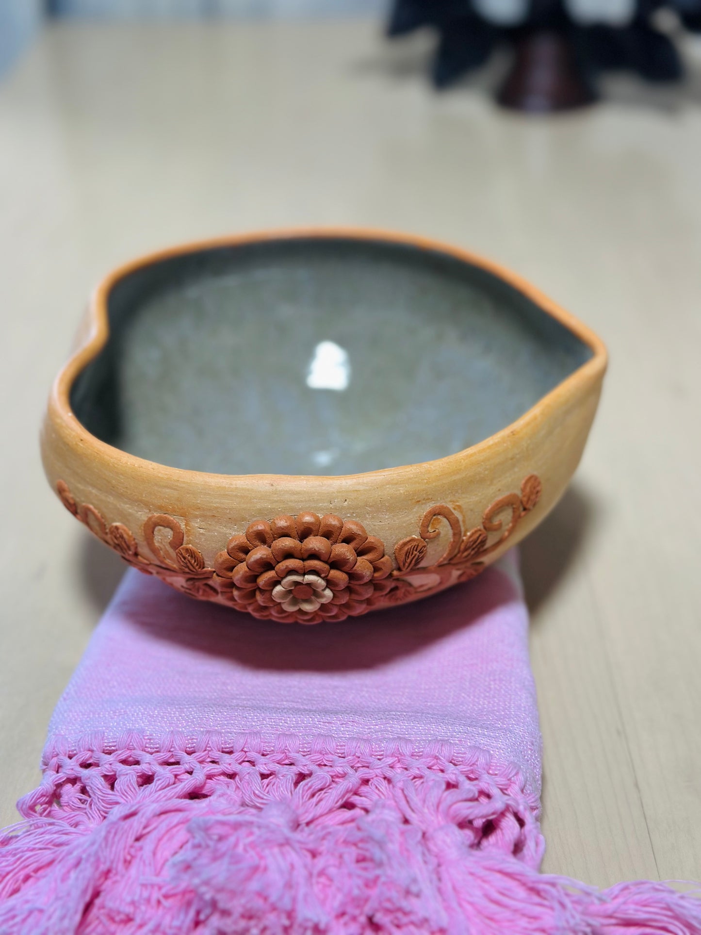Large Tazon Corazon bordado natural /Large Heart bowl natural