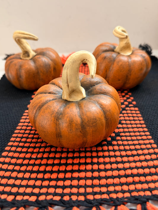 Mini barro pumpkins