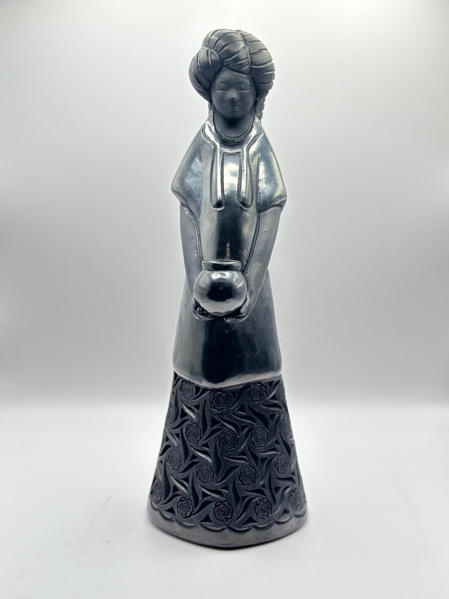 Muñeca de Oaxaca  (Barro Negro/black clay)