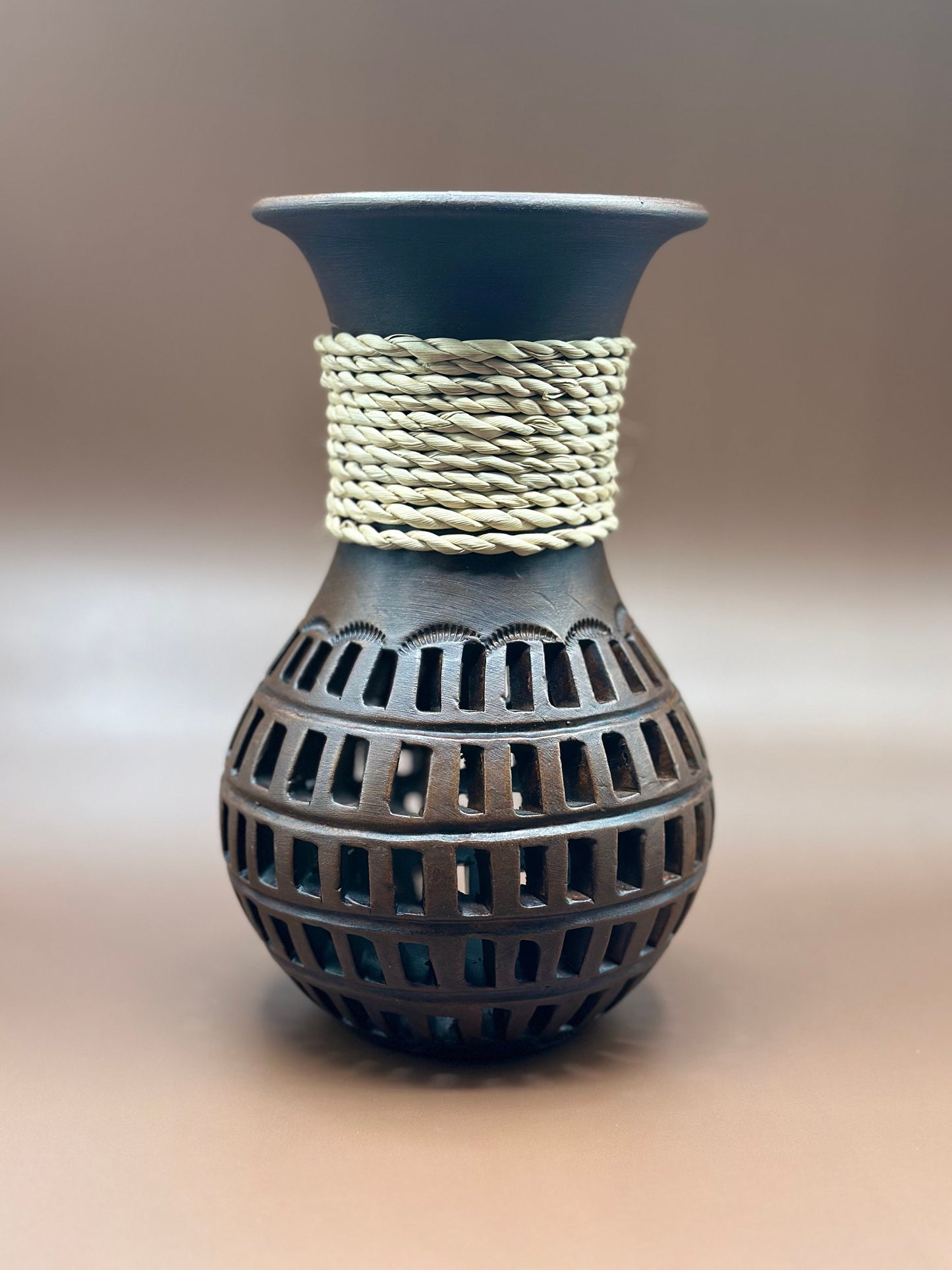 Barro Cafe Vases (Barro café/brown clay)