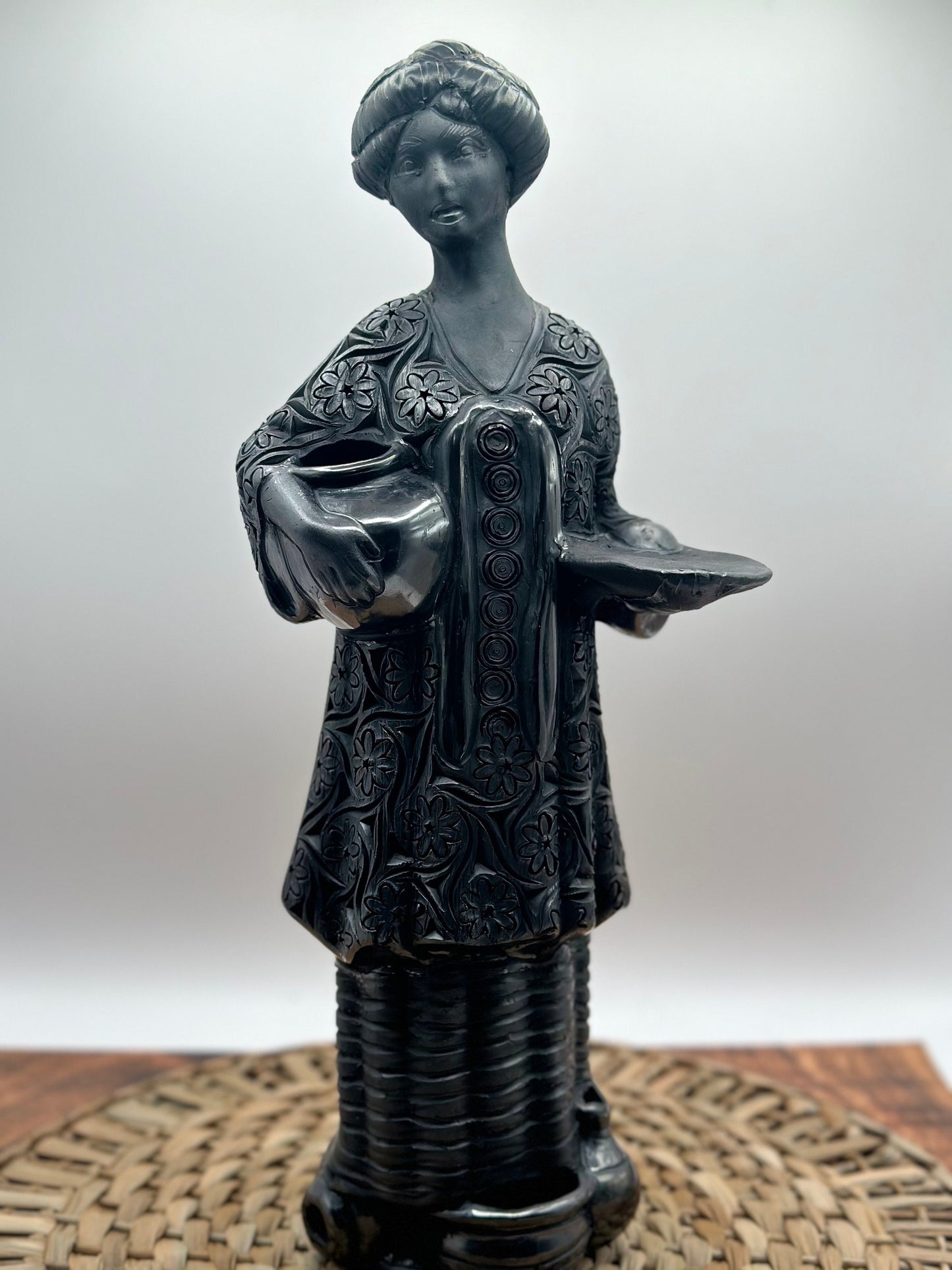 Muñeca de Oaxaca  (Barro Negro/black clay)